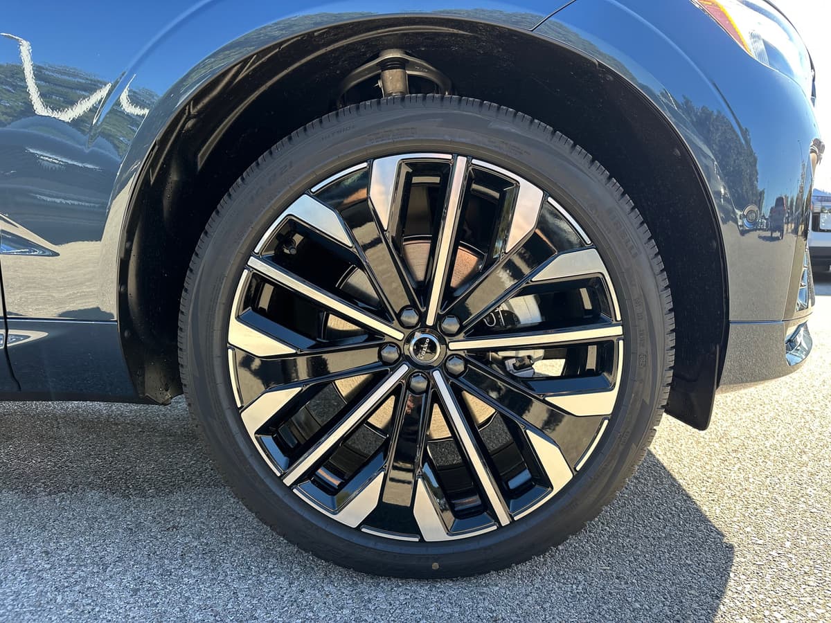 2026 Volvo XC60 - Image 7