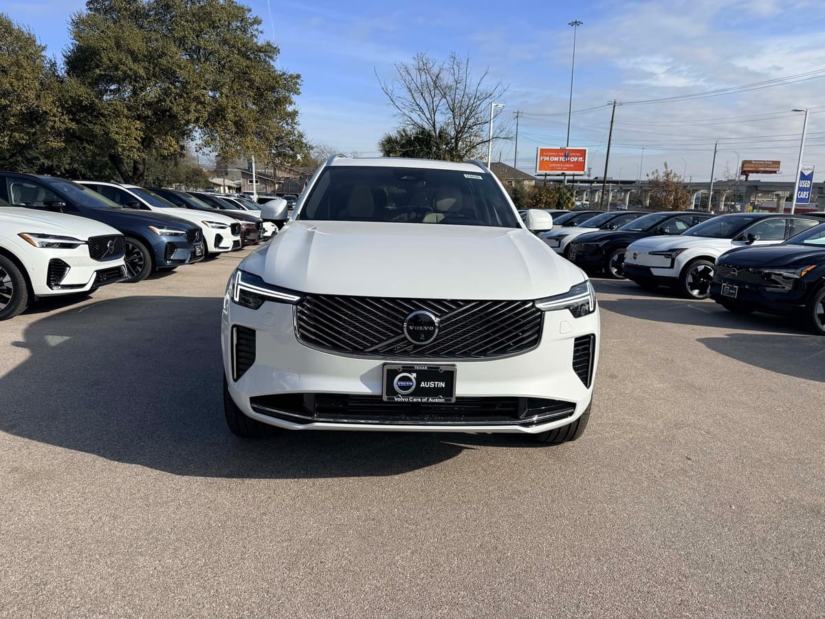 2026 Volvo XC90 plug-in hybrid - Image 8