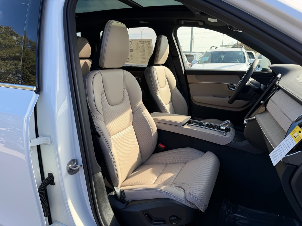 2026 Volvo XC90 - Image 8