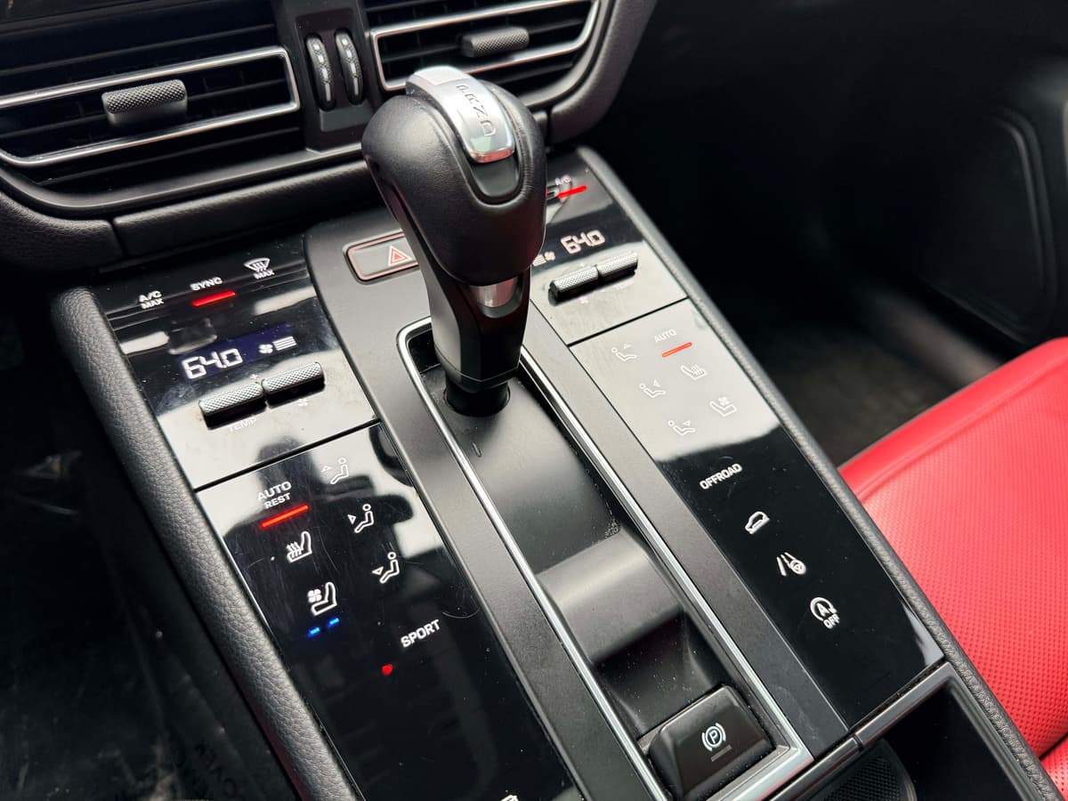 2023 Porsche Macan - Image 22