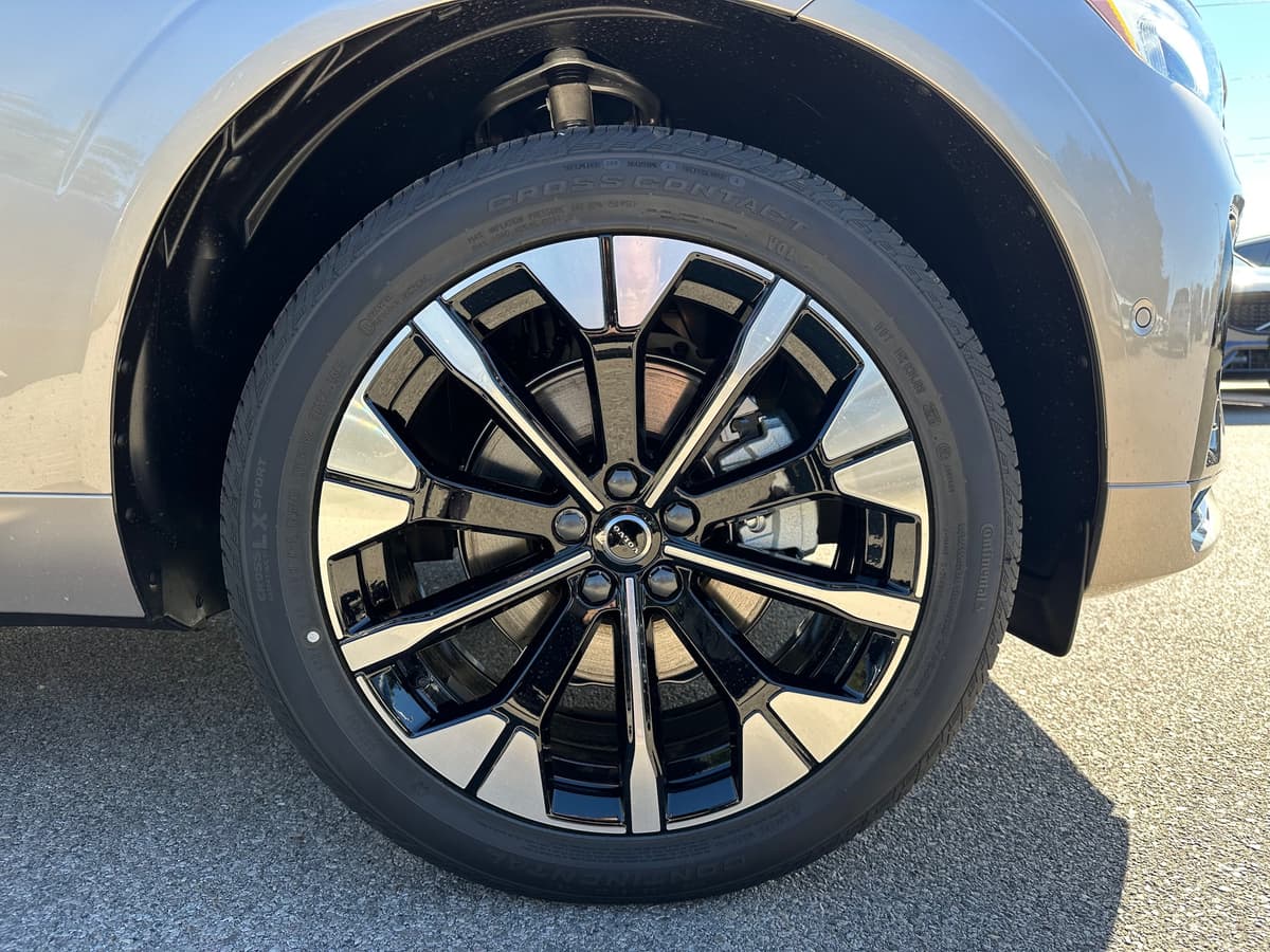 2026 Volvo XC60 - Image 7
