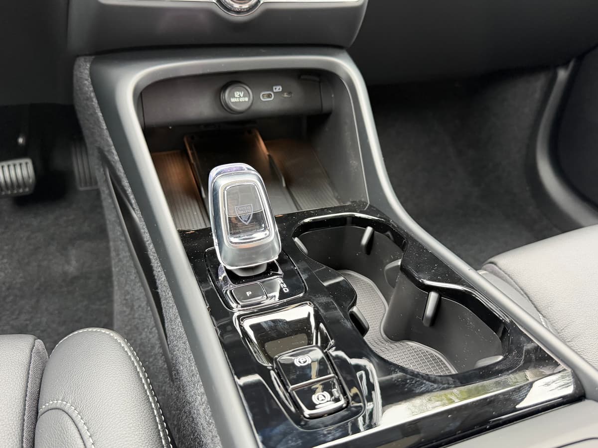 2026 Volvo XC40 - Image 12