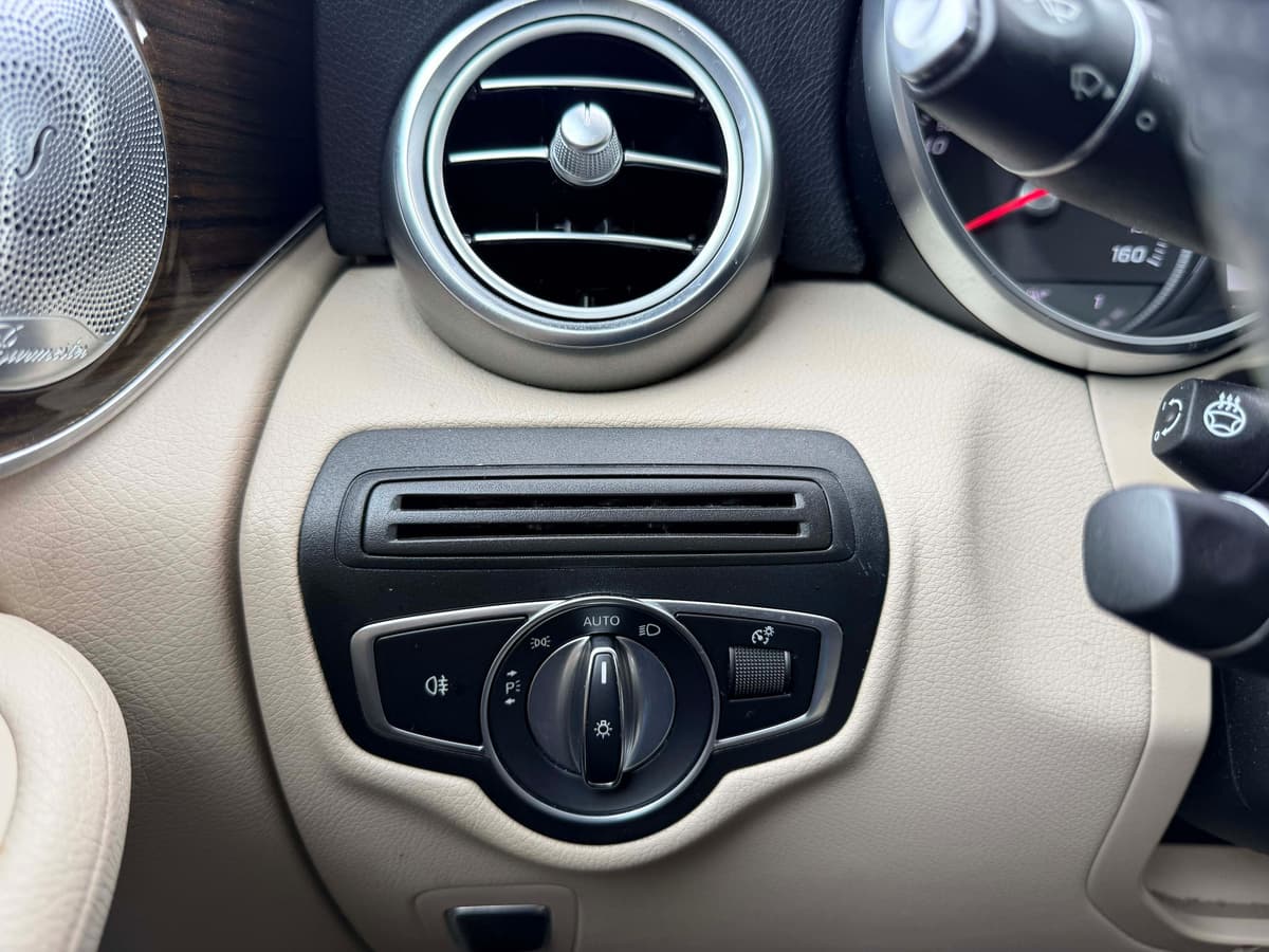 2019 Mercedes-Benz GLC 300 - Image 17
