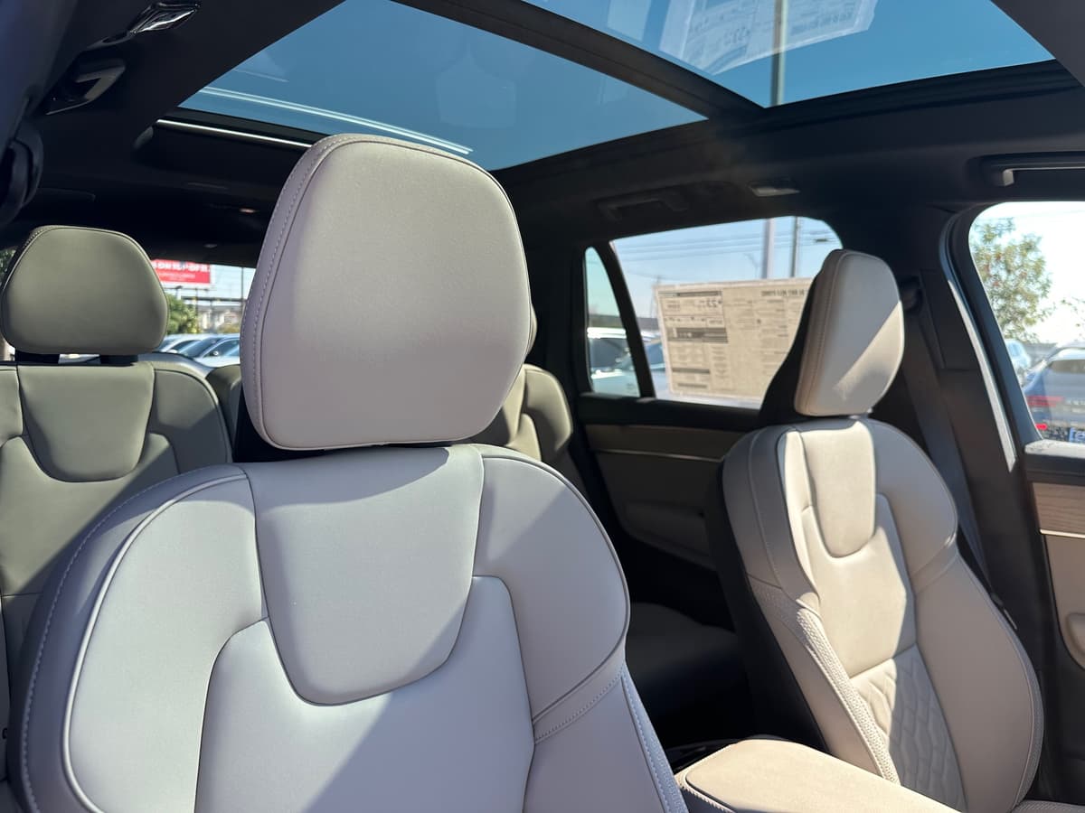2026 Volvo XC90 - Image 9
