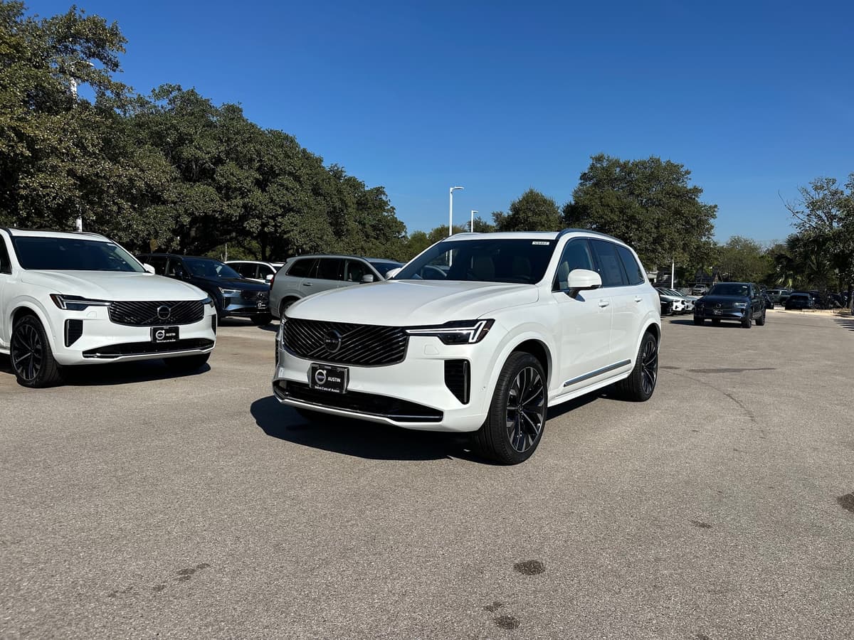 2026 Volvo XC90 - Image 2