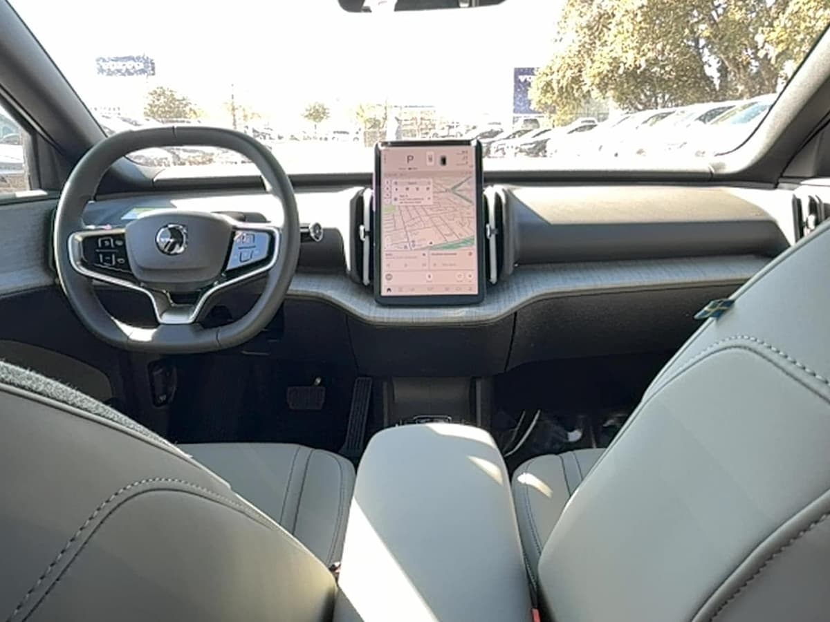 2026 Volvo EX30 - Image 17