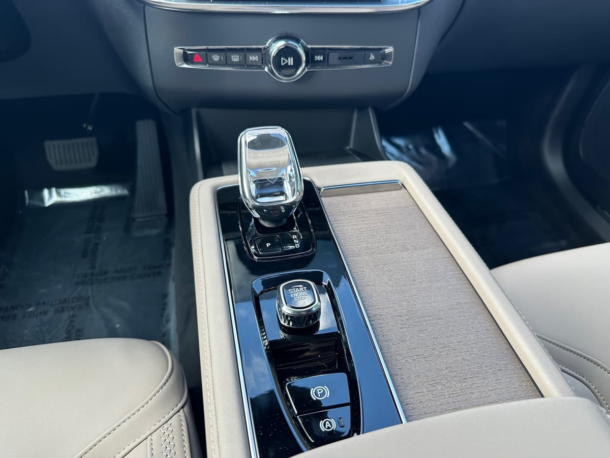 2026 Volvo XC90 - Image 13