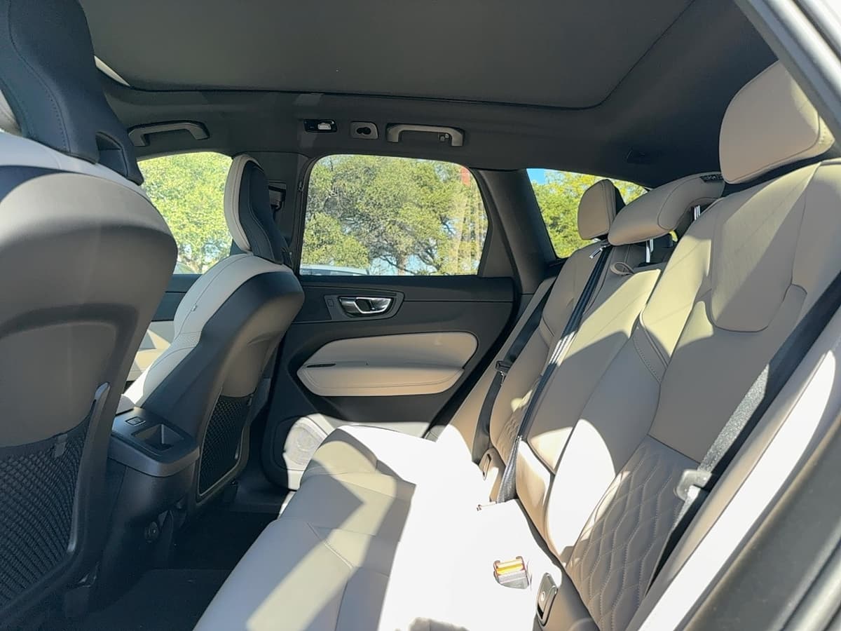 2026 Volvo XC60 - Image 14