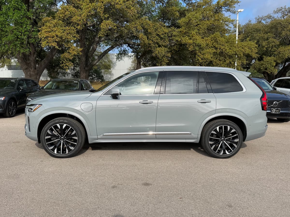2026 Volvo XC90 plug-in hybrid - Image 3