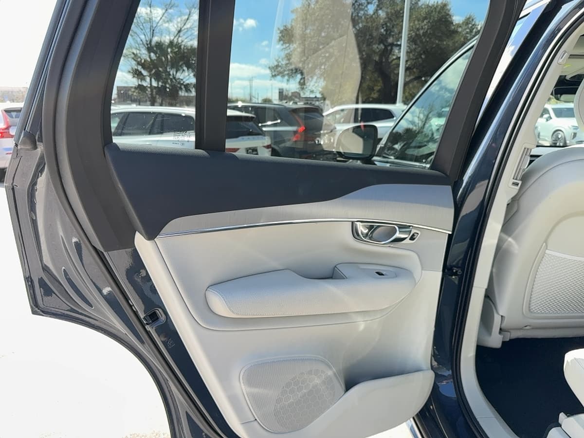 2021 Volvo XC90 - Image 12