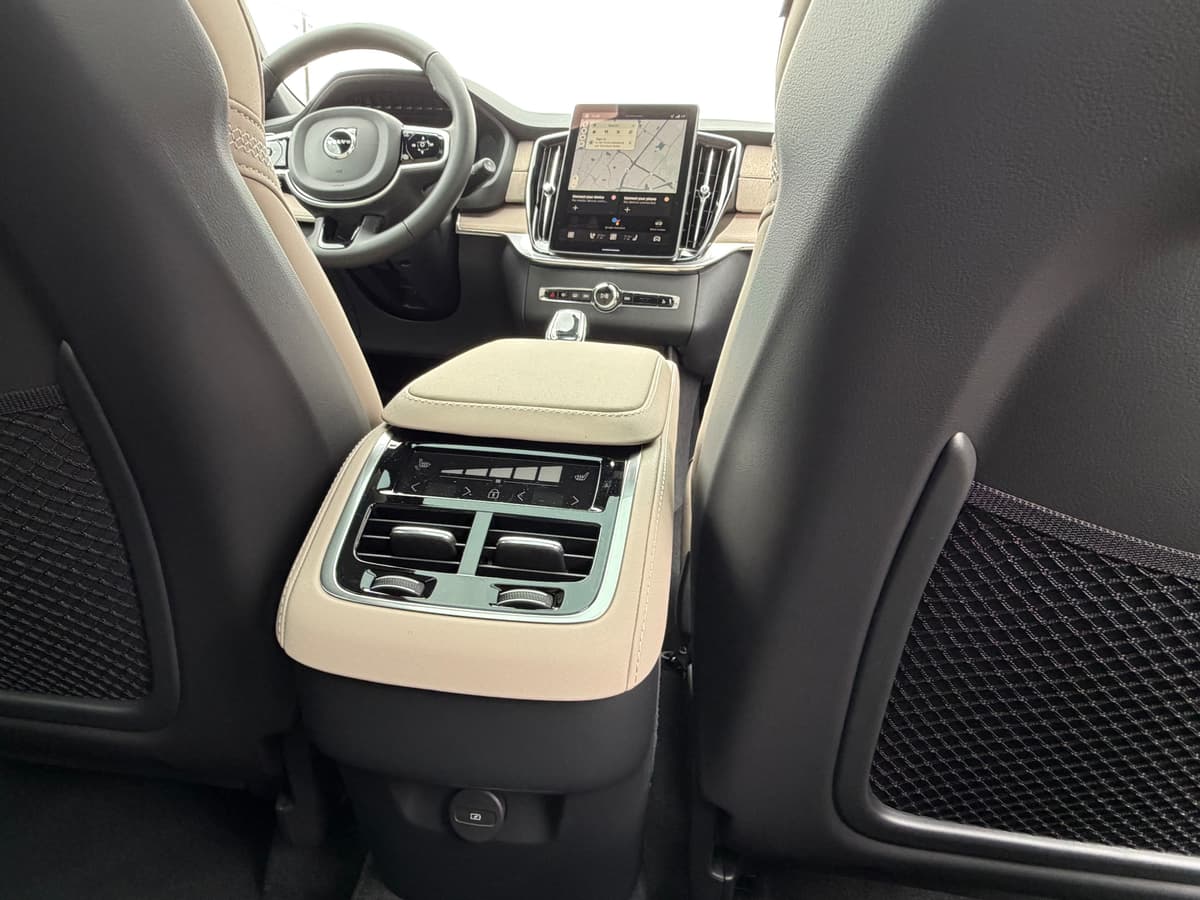 2026 Volvo XC90 - Image 12