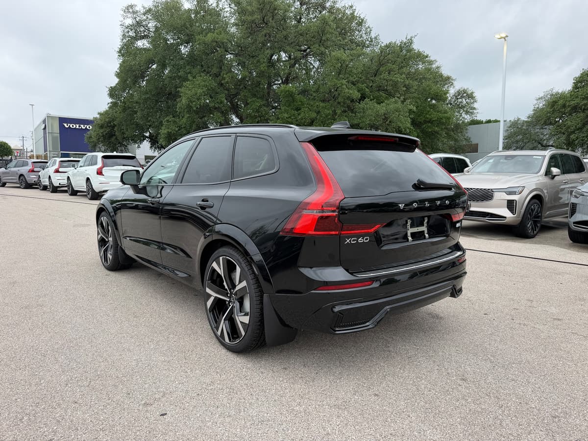 2026 Volvo XC60 - Image 4