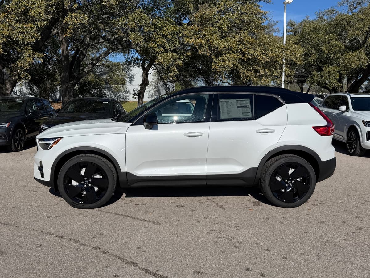 2026 Volvo XC40 - Image 3
