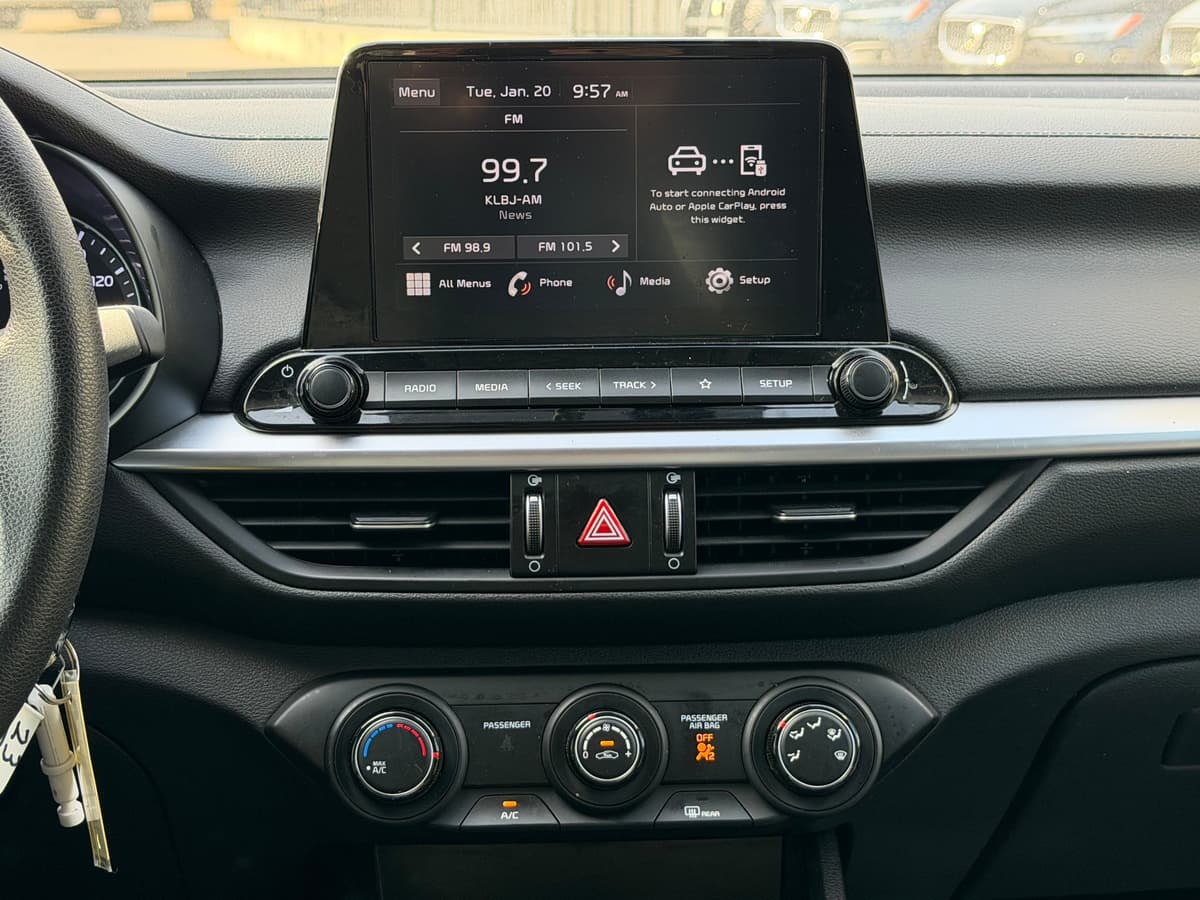 2023 Kia Forte - Image 13