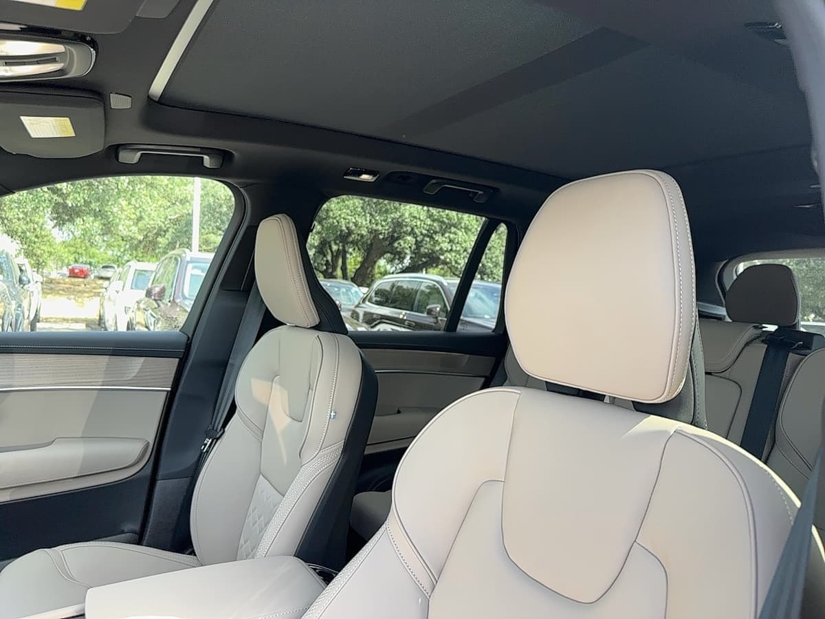 2026 Volvo XC90 - Image 14