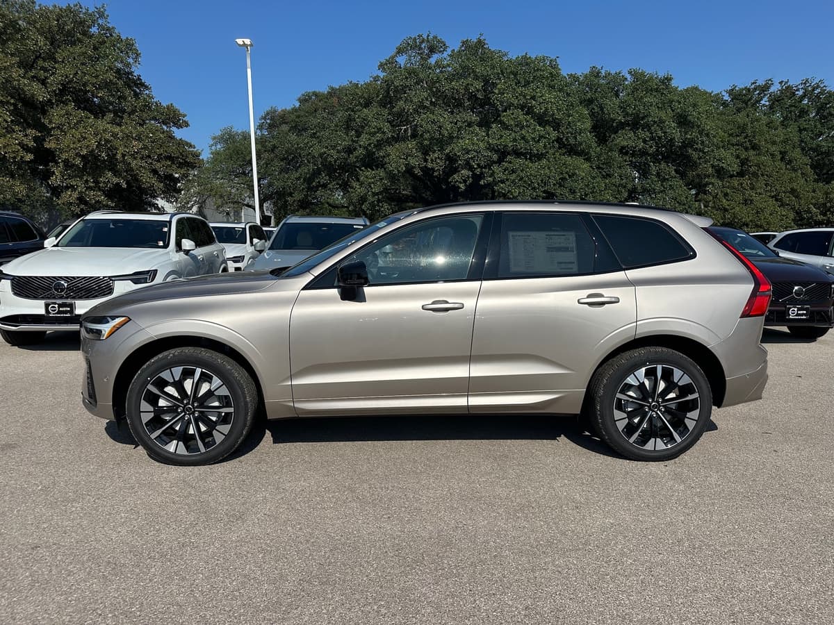 2026 Volvo XC60 - Image 3