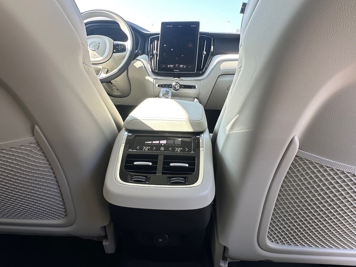 2026 Volvo XC60 - Image 11