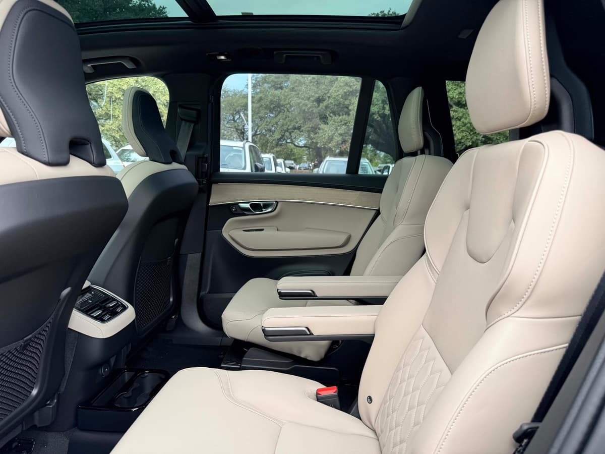 2026 Volvo XC90 - Image 16