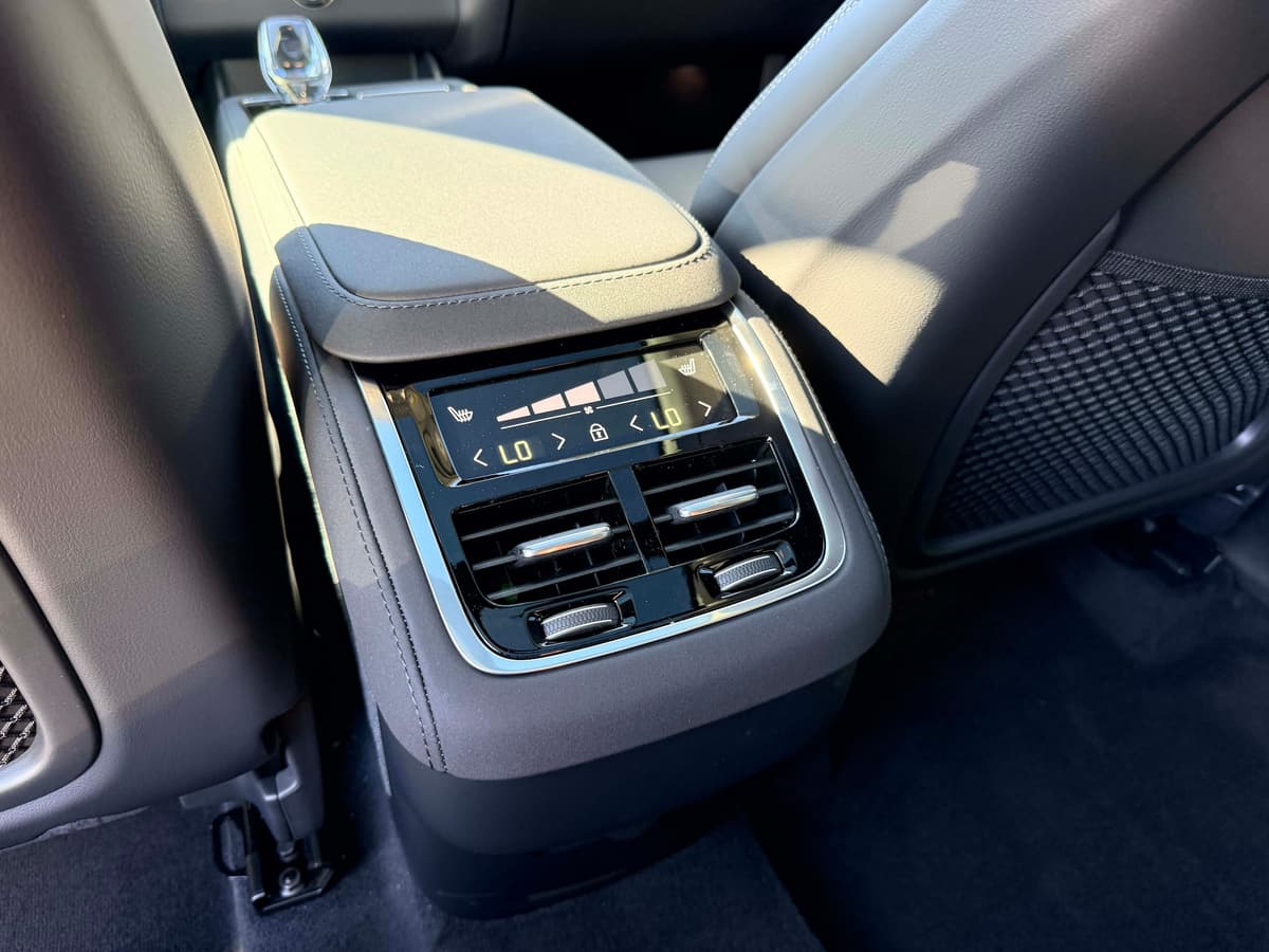 2026 Volvo XC90 - Image 16