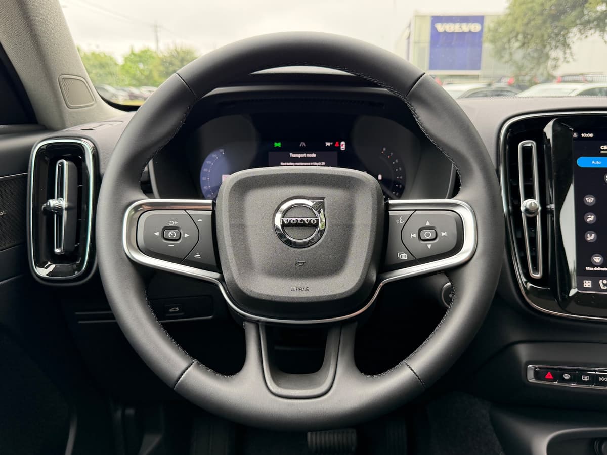 2026 Volvo XC40 - Image 12