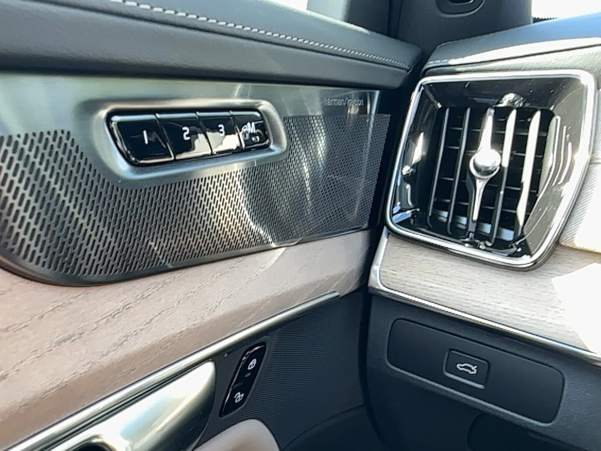 2026 Volvo XC90 - Image 18