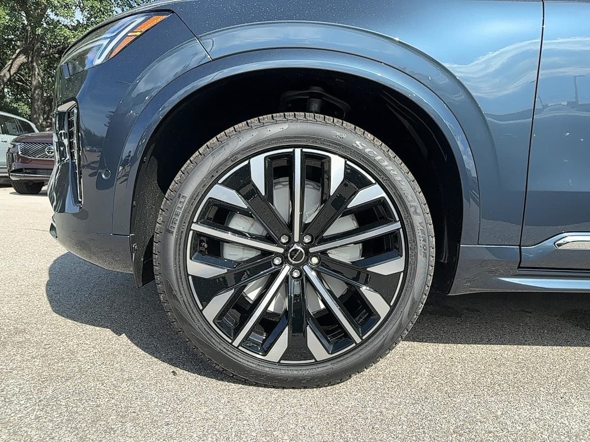 2026 Volvo XC90 - Image 8