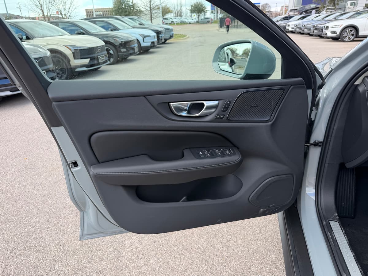 2026 Volvo V60 Cross Country - Image 17