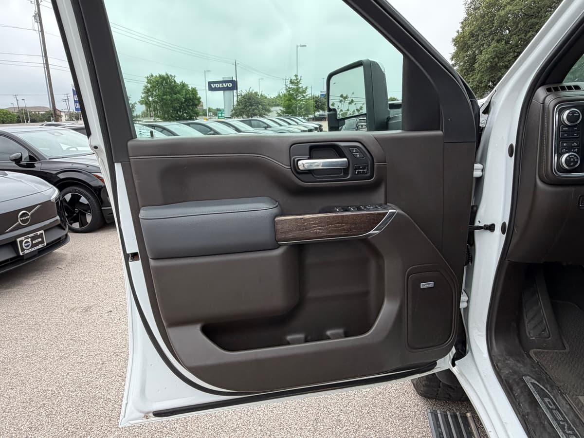 2022 GMC Sierra 2500 HD - Image 23