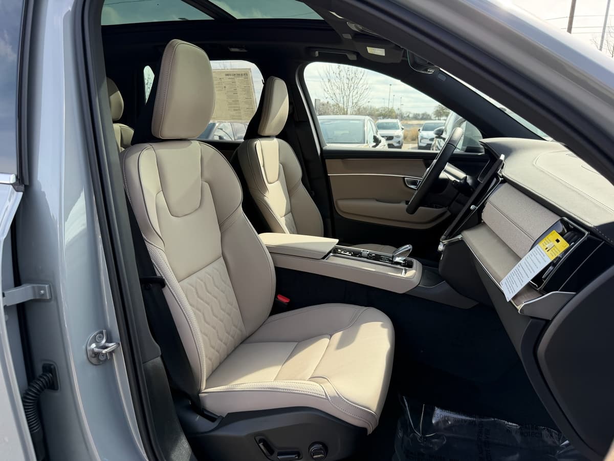 2026 Volvo XC90 - Image 8