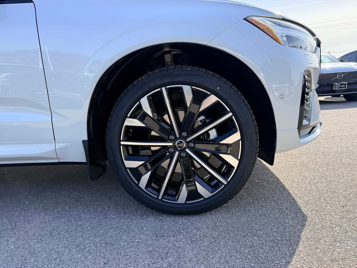 2026 Volvo XC60 - Image 9