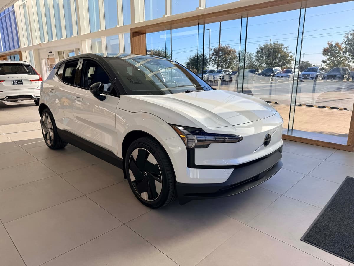 2026 Volvo EX30 - Image 6