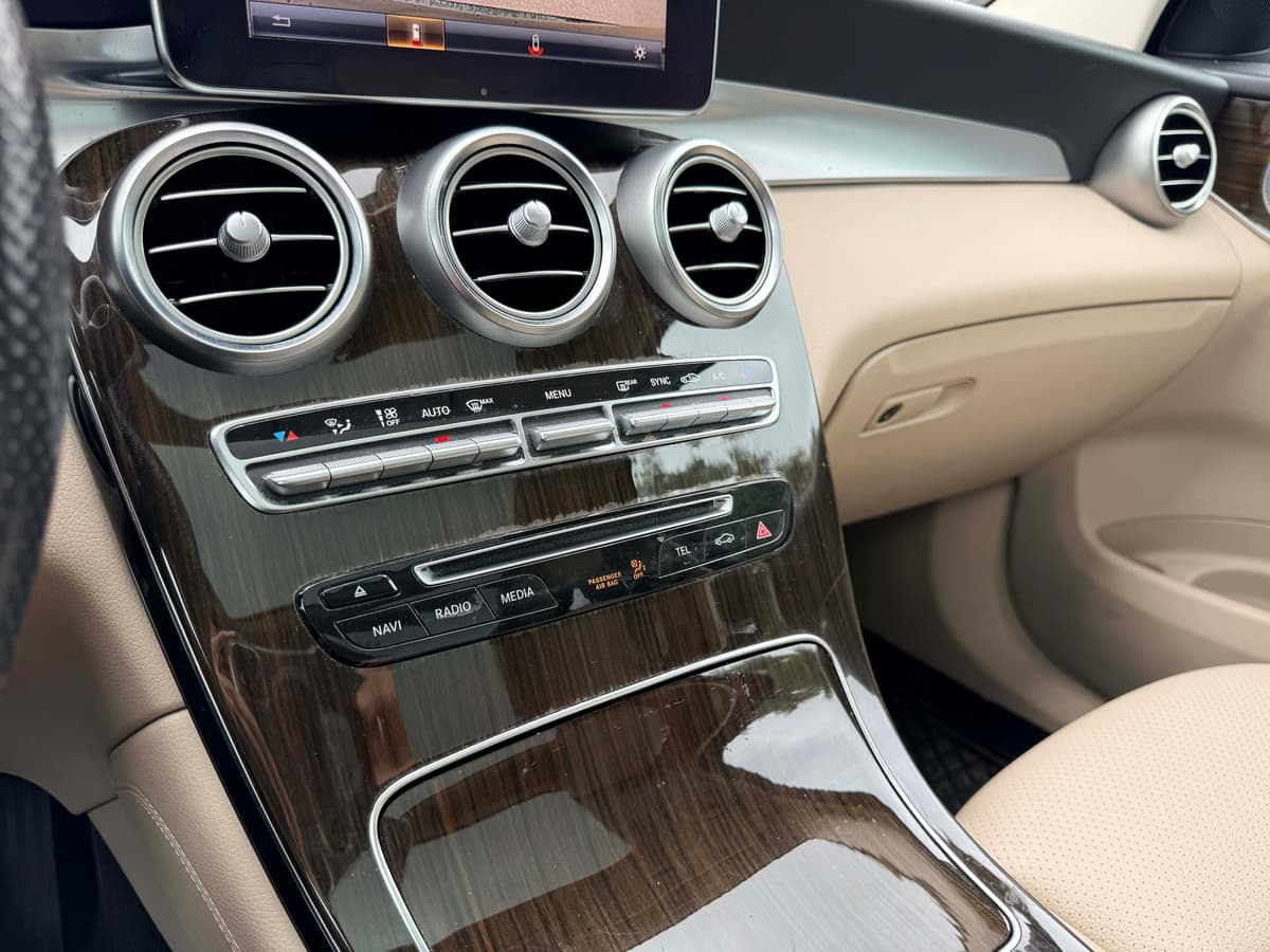 2019 Mercedes-Benz GLC 300 - Image 22