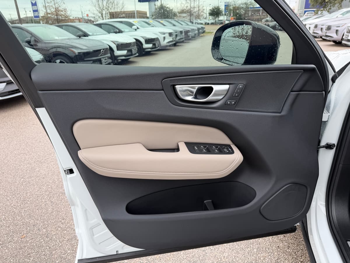 2026 Volvo XC60 - Image 16