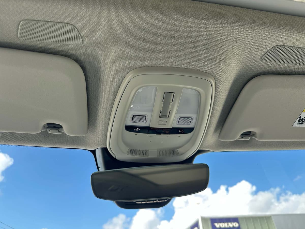 2026 Volvo XC40 - Image 16