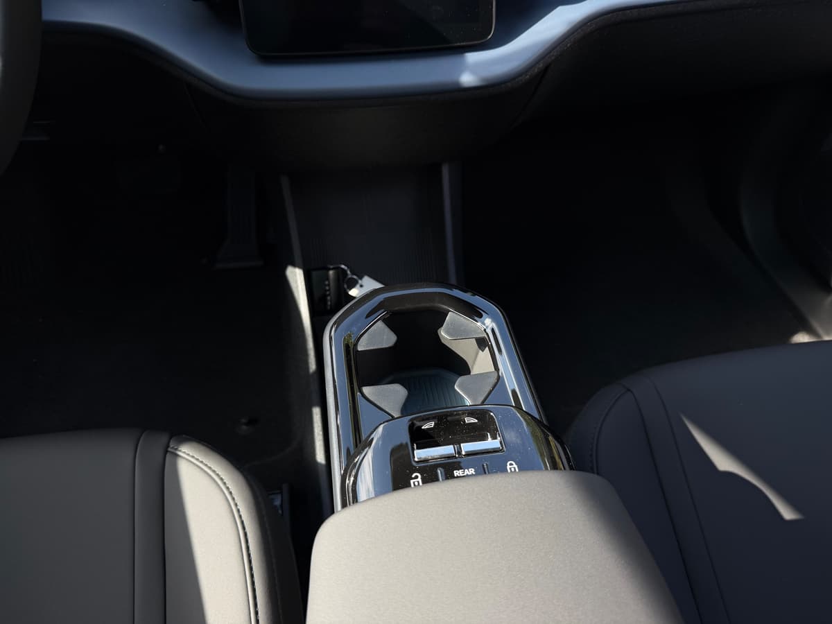 2026 Volvo EX30 - Image 13