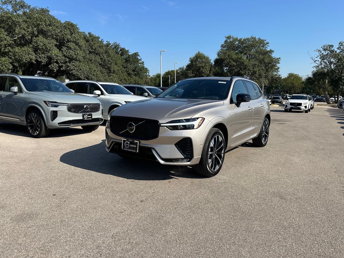 2026 Volvo XC60 - Image 2