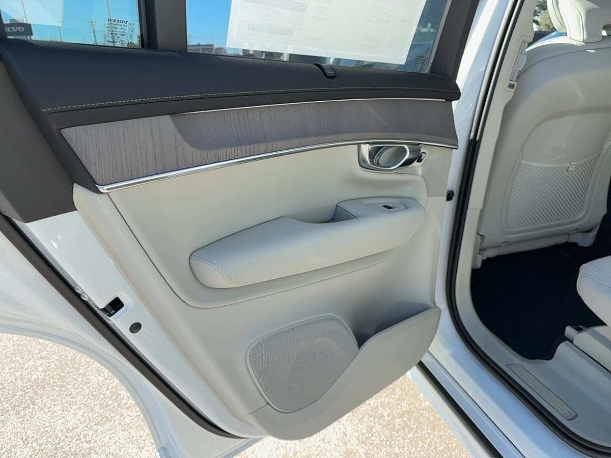 2026 Volvo XC90 - Image 15