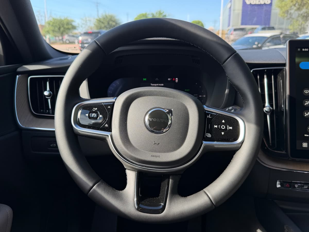 2026 Volvo XC60 plug-in hybrid - Image 14