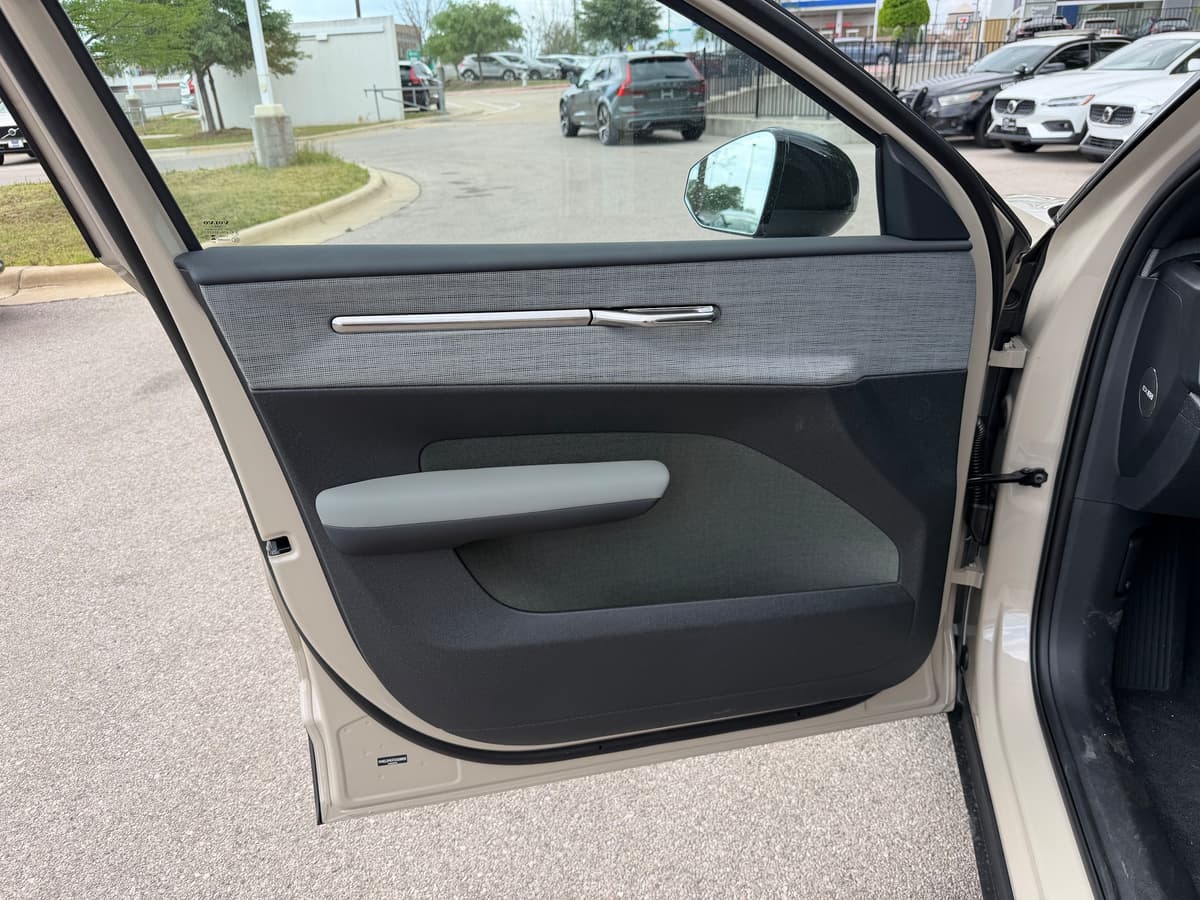 2026 Volvo EX30 - Image 17