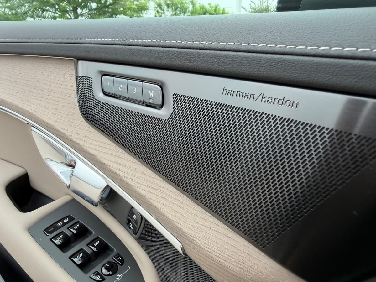 2026 Volvo XC90 plug-in hybrid - Image 19