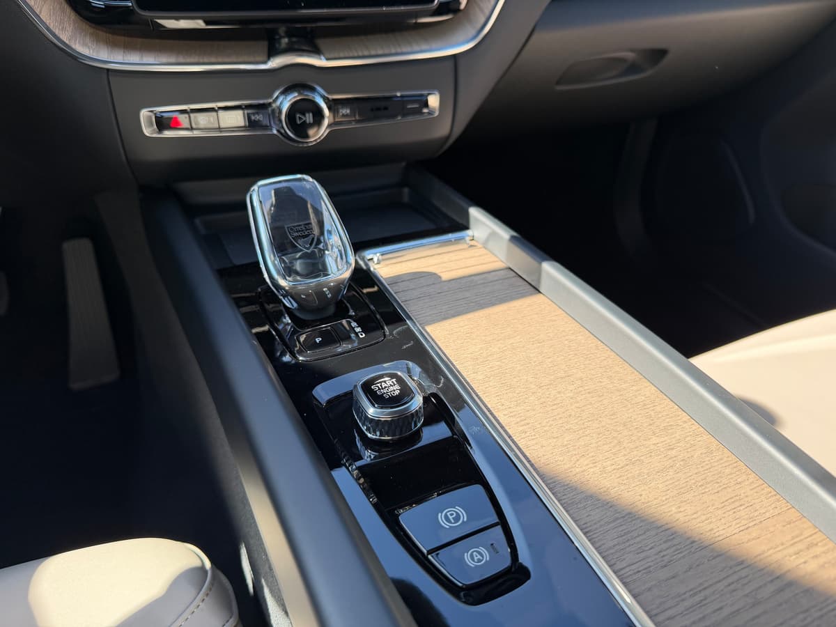 2026 Volvo XC60 - Image 13
