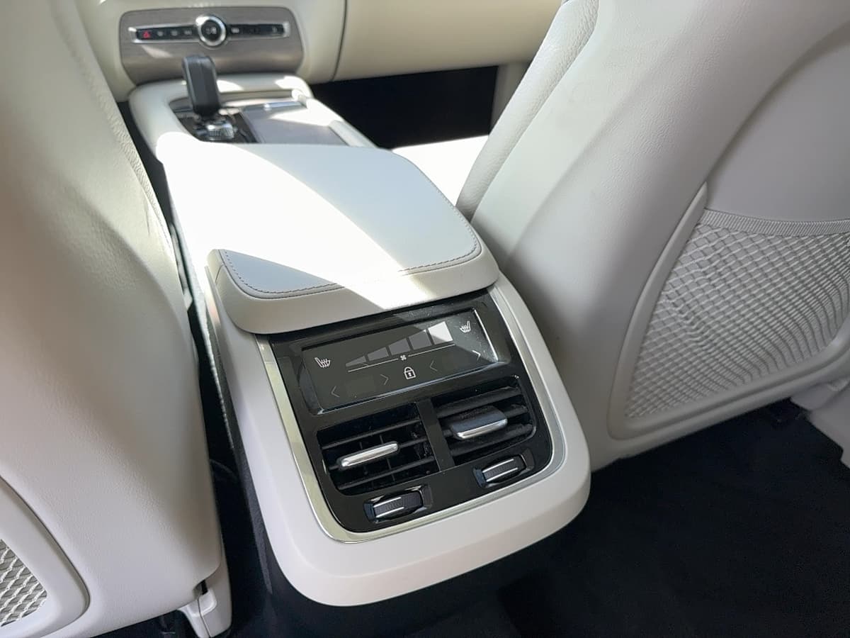 2023 Volvo XC90 - Image 13