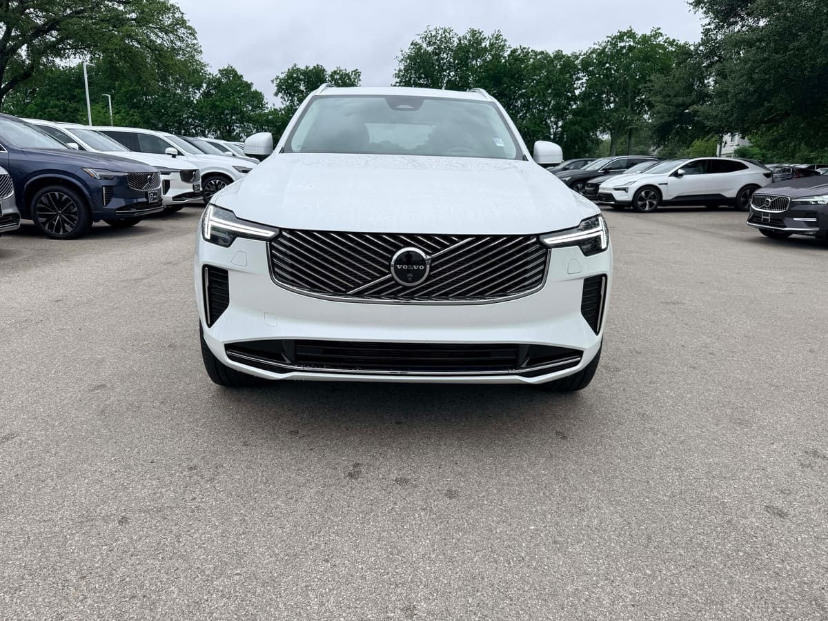 2025 Volvo XC90 - Image 8