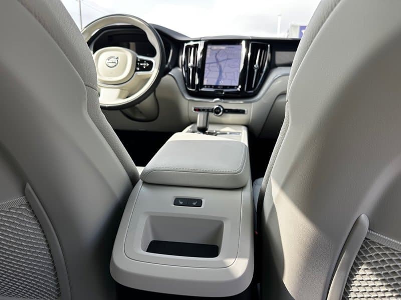 2025 Volvo XC60 - Image 10