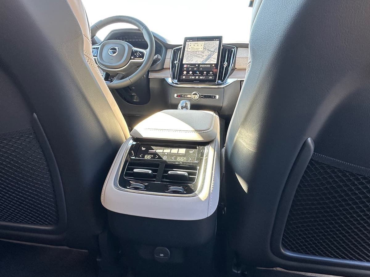 2026 Volvo XC90 - Image 12