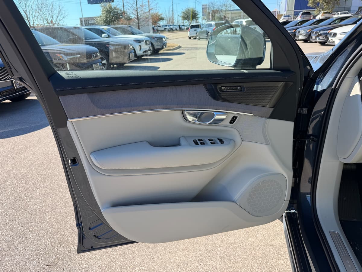 2026 Volvo XC90 - Image 18