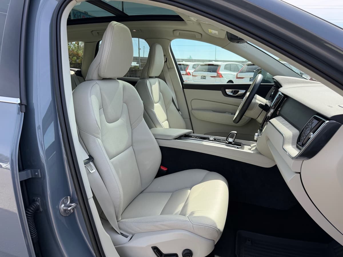 2023 Volvo XC60 - Image 10