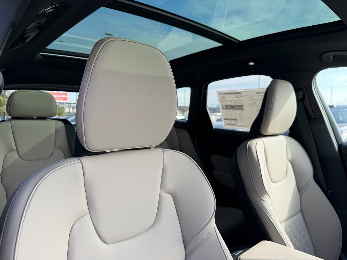 2026 Volvo XC60 - Image 9