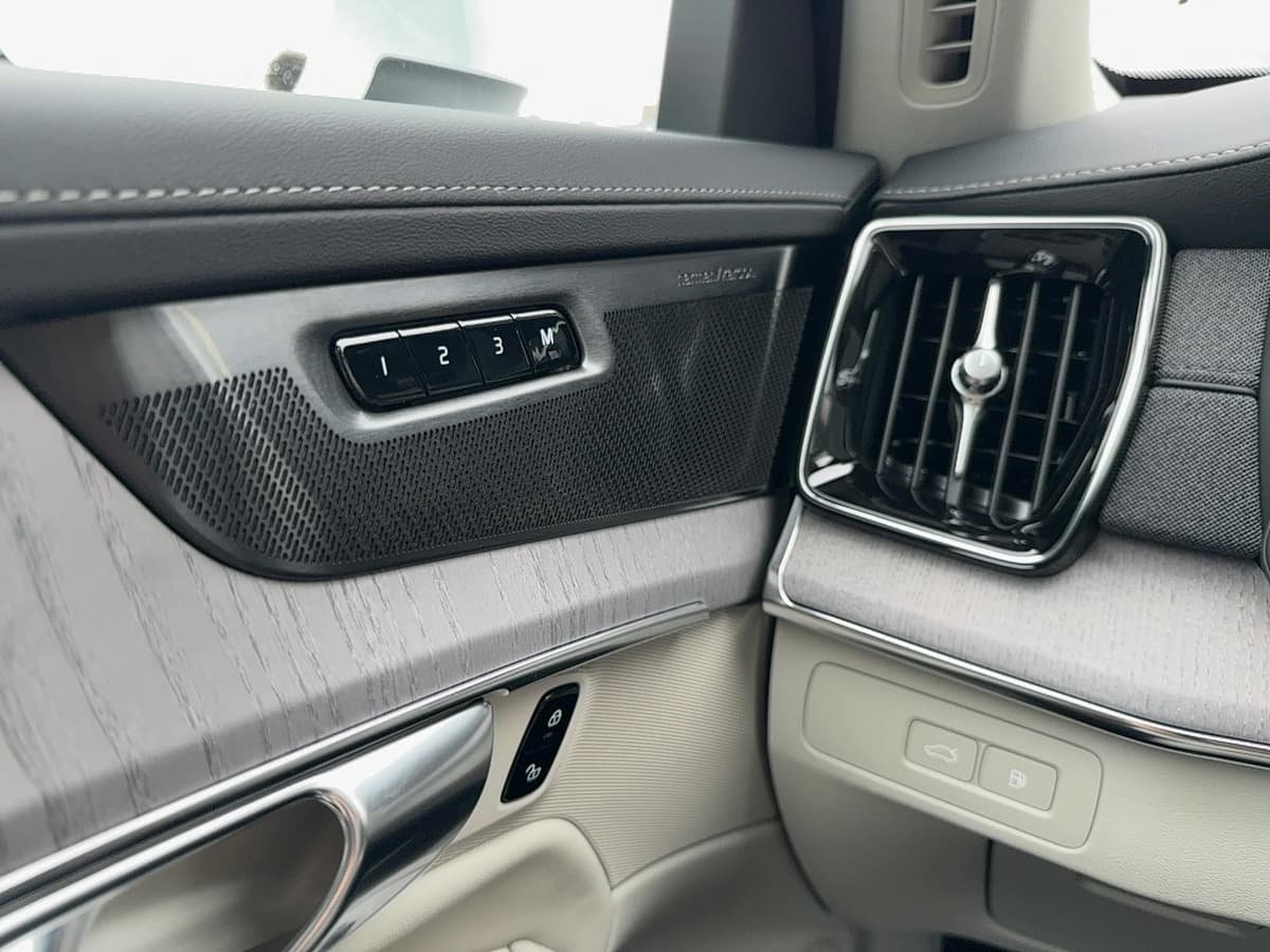 2026 Volvo XC90 plug-in hybrid - Image 19