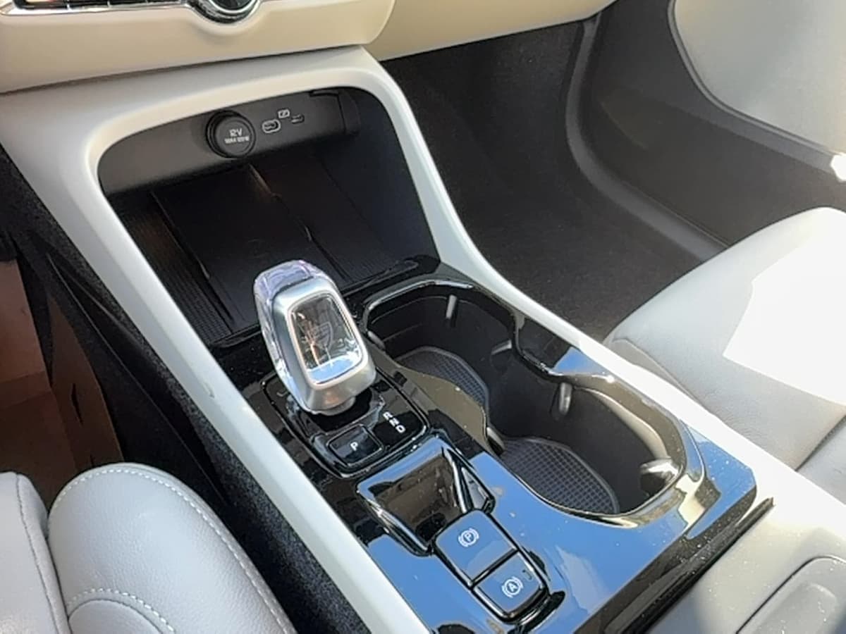 2026 Volvo XC40 - Image 23